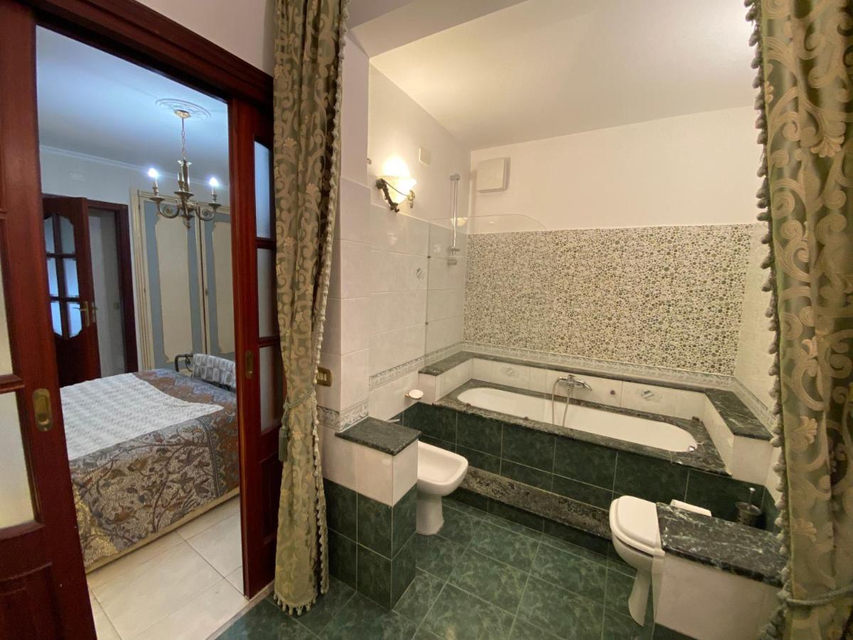 Casa Kamalei, Tra Plebiscito E Lungomare Apartment Наполи Екстериор снимка