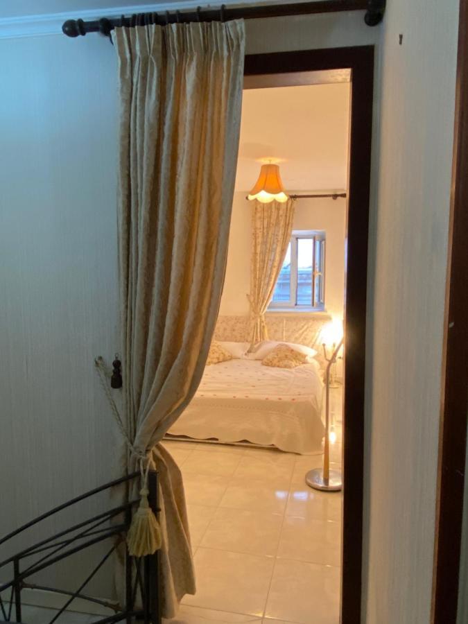 Casa Kamalei, Tra Plebiscito E Lungomare Apartment Наполи Екстериор снимка